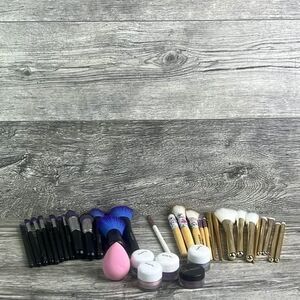 Random mix of makeup brushes